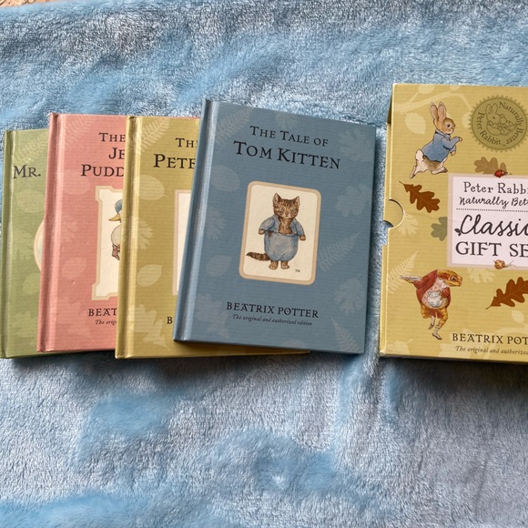 Peter Rabbit Classic Gift Set - Picture 3 of 12